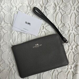 NWOT Gray Coach Pebbled Leather Wristlet